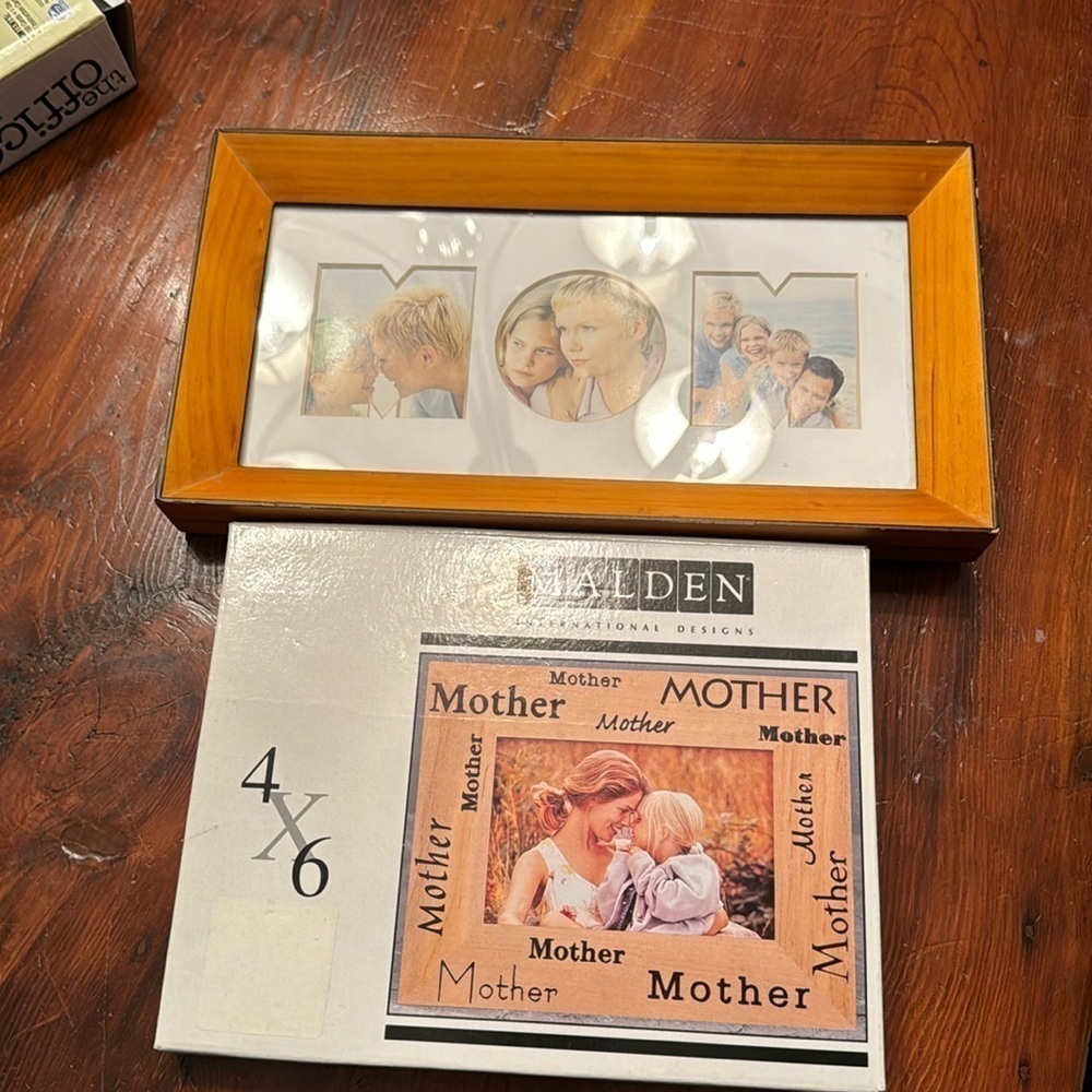 2 Mothers themed frames, both never used. 1 NIB